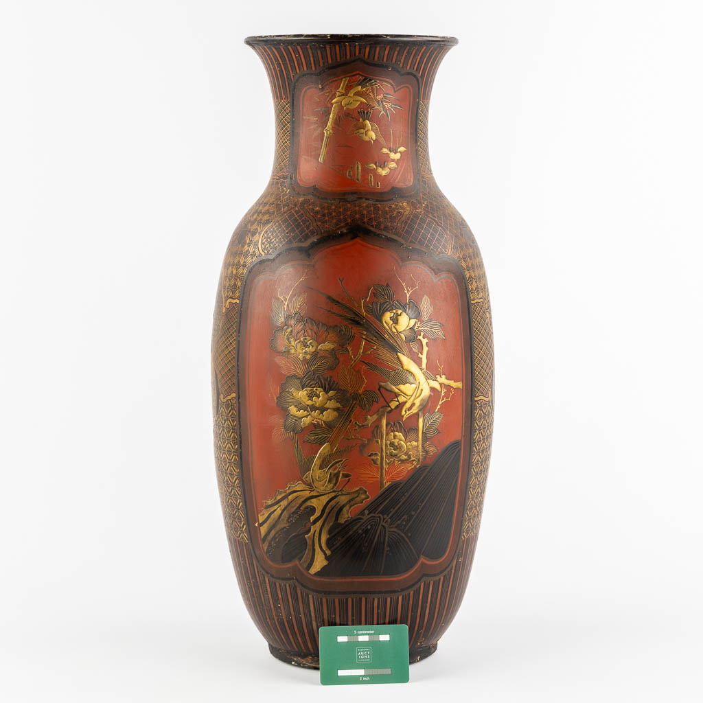 A Japanese porcelain vase, finished with red and gold lacquer. Meij period. (H:61 x D:27 cm) - Image 2 of 14