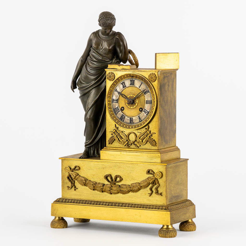 A mantle clock, gilt bronze, Empire. Circa 1800. (L:11,5 x W:26 x H:39,5 cm) - Image 3 of 10