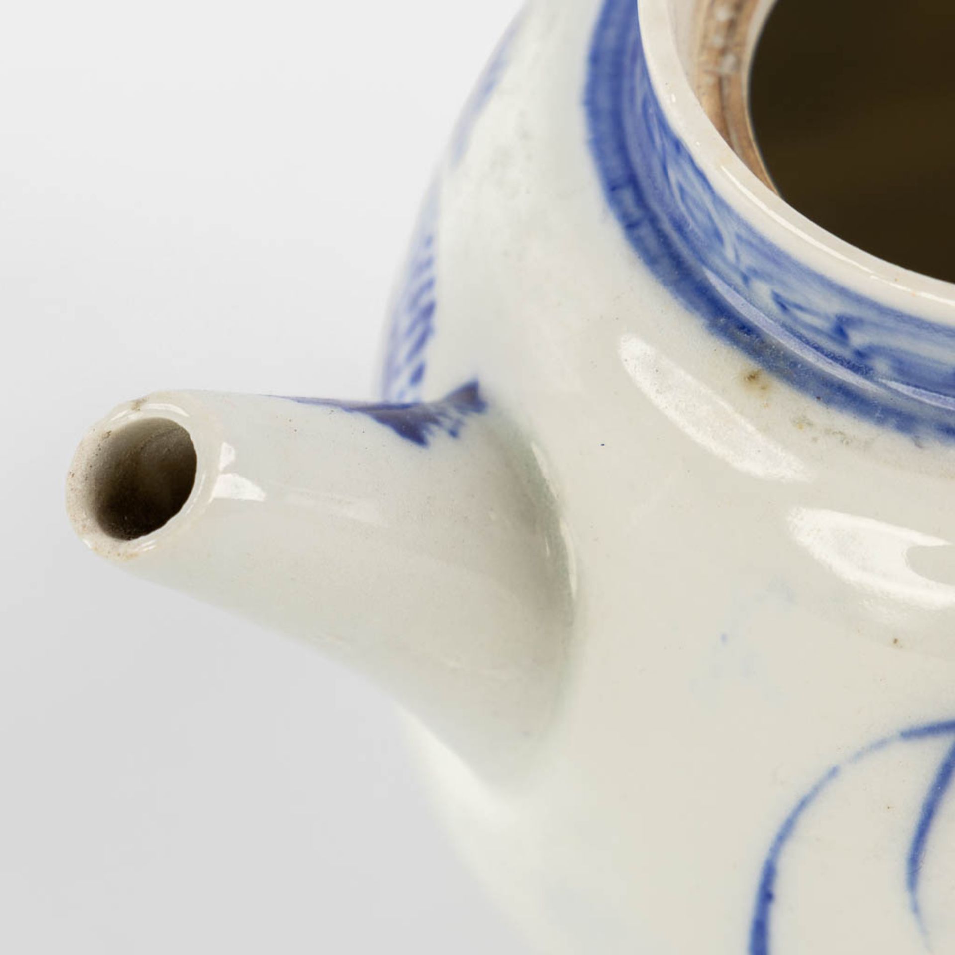 Three Chinese and Japanese teapots, blue-white decor. (W:20 x H:14 cm) - Image 17 of 17