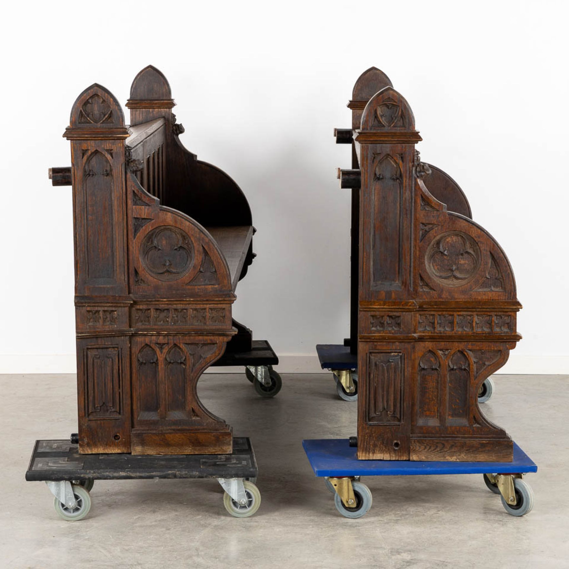 6 identical 'Church Benches' sculptured oak, Gothic Revival. (L:46 x W:164 x H:100 cm) - Bild 4 aus 12