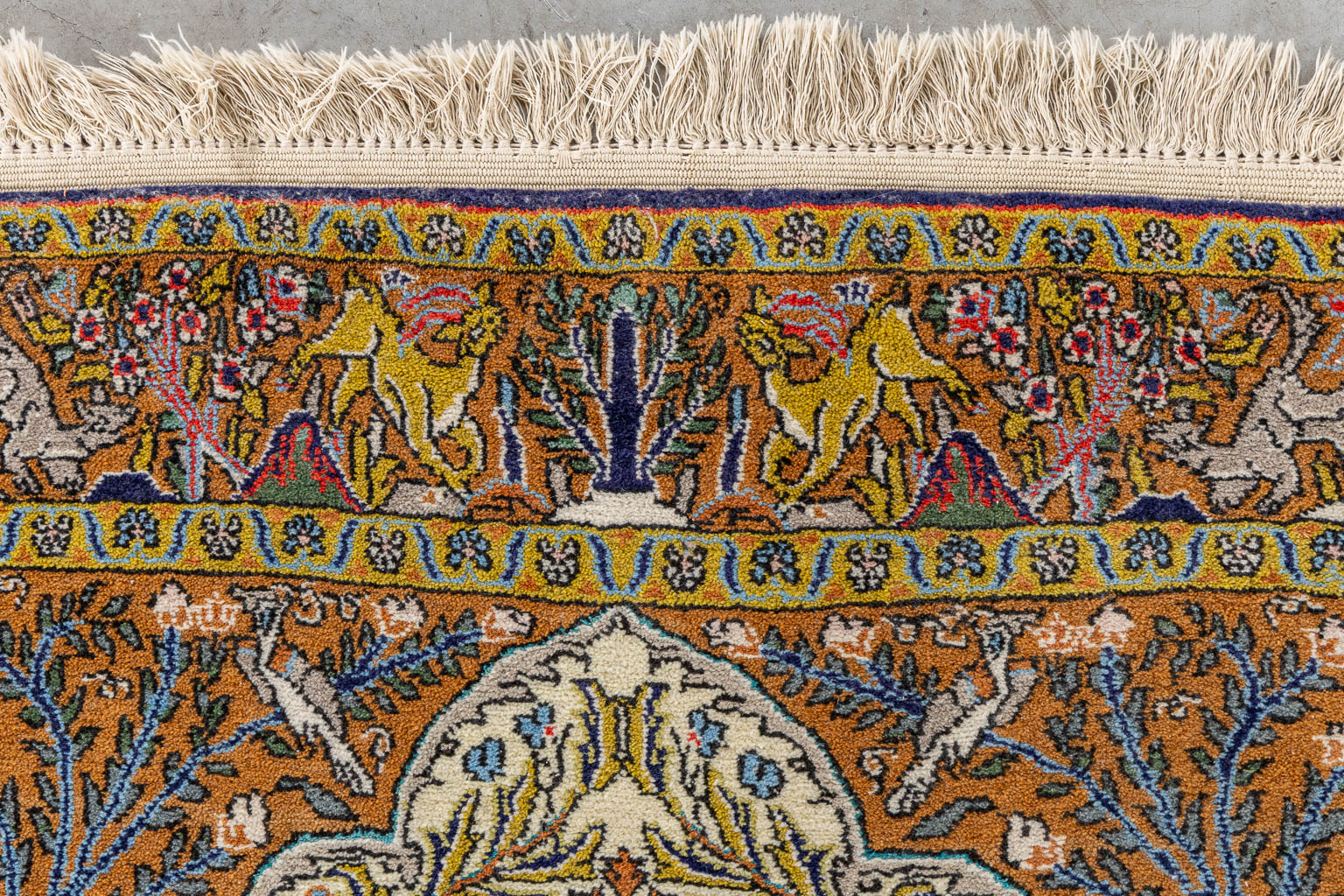 Two Oriental hand-made carpets, or prayer rugs. (L:175 x W:105 cm) - Bild 12 aus 13