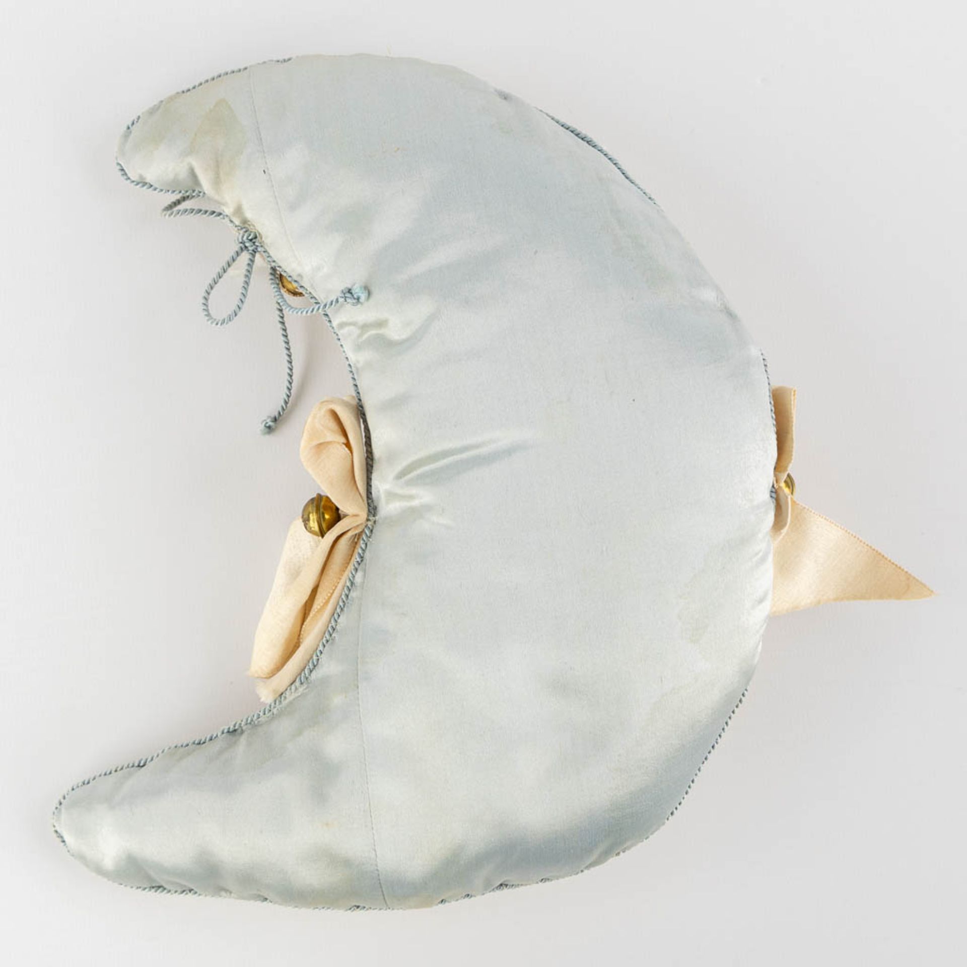 An antique doll in a crescent moon-shaped sleeping bag. Putnam 1922. (W:23 x H:26 cm) - Bild 10 aus 13