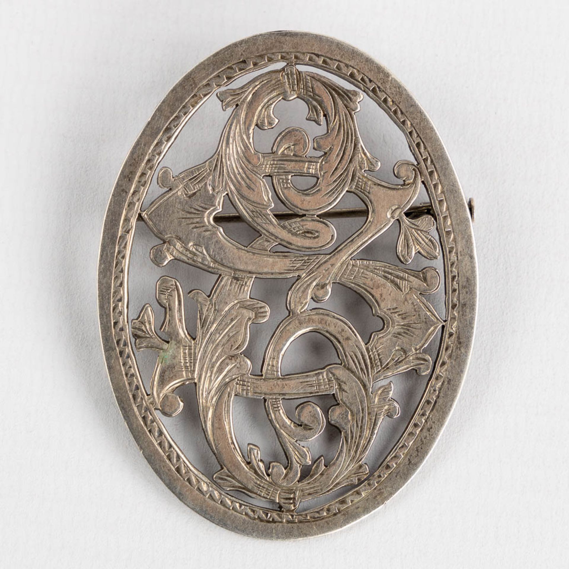 A collection of silver brooches, pendants and bracelets, Filigrane silver. 90g. (H:7 cm) - Image 5 of 8
