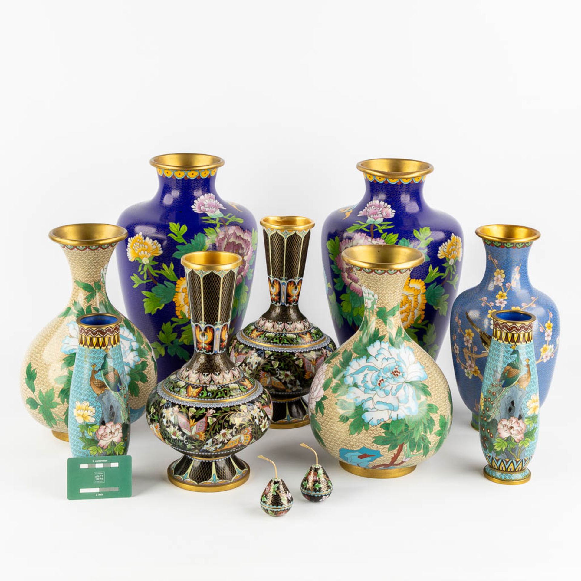 Four pairs of Cloisonné enamel vases, added 1 vase and two small pieces. (H:38 x D:23 cm) - Bild 2 aus 18
