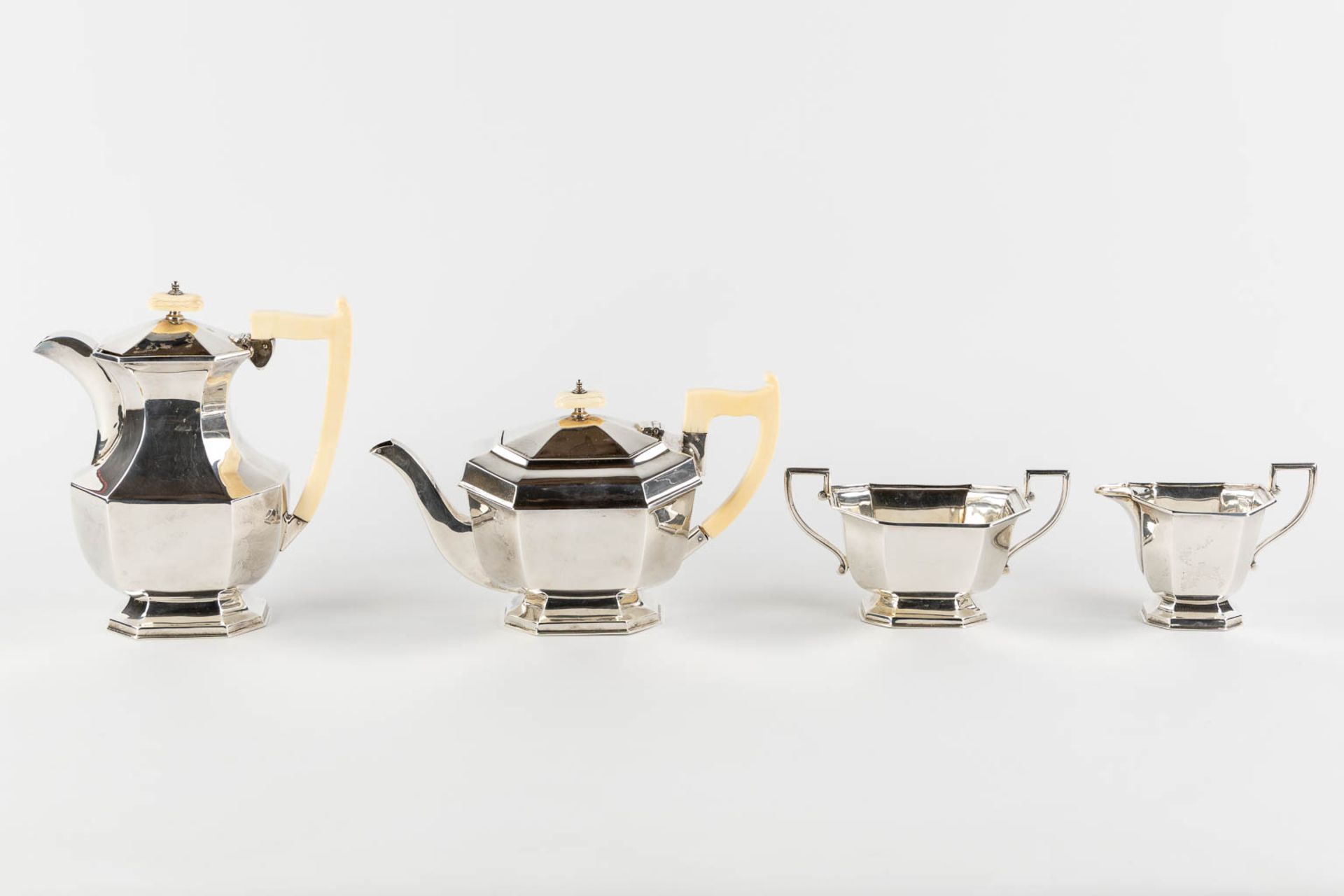 Viner's Ltd. A 4-piece silver coffee and tea service, Sheffield, England, 1936. Art Deco. 1,631 kg.  - Bild 5 aus 10