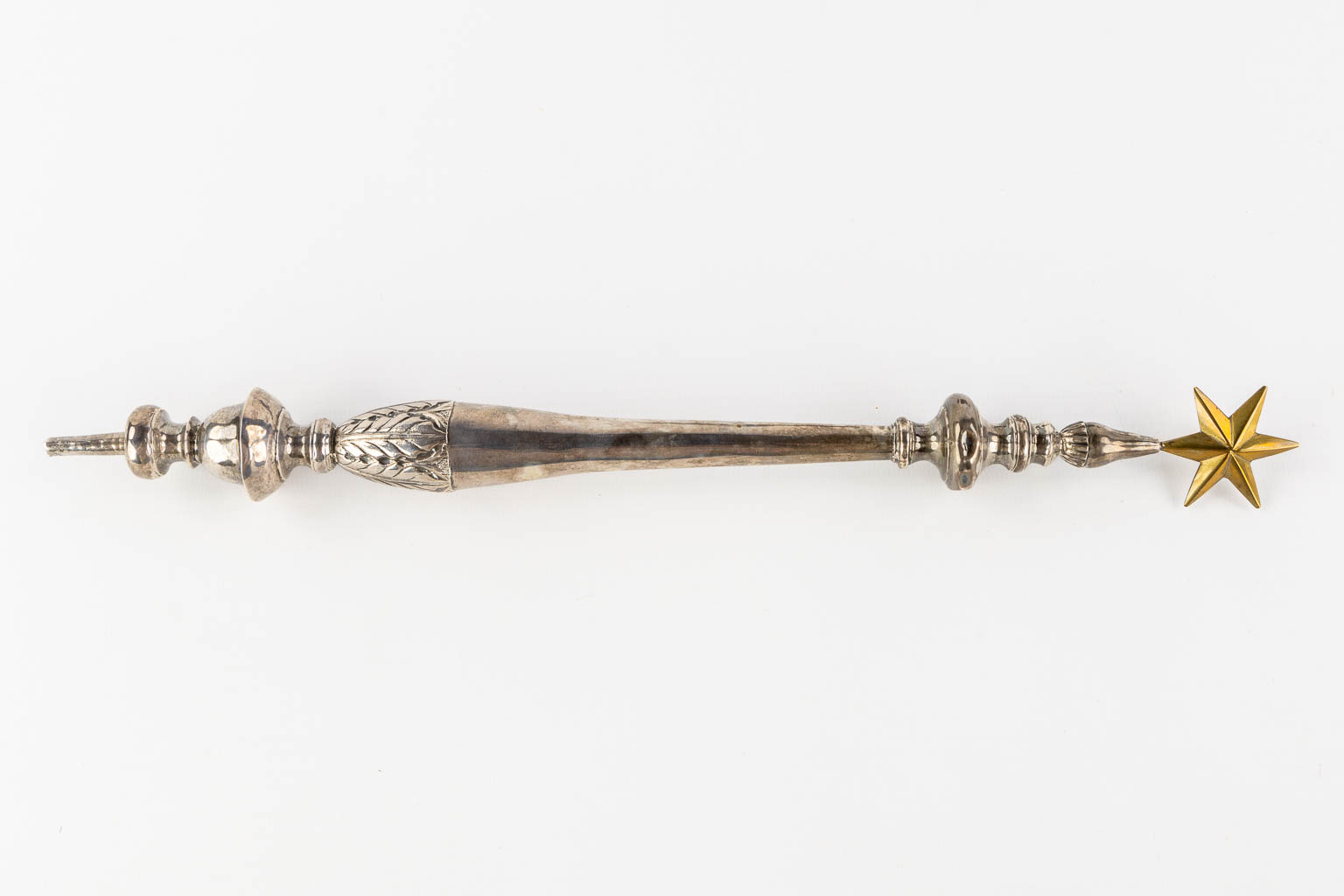 4 silver crowns and a sceptre, added a fabric crown. 211g. (L:33,5 cm) - Image 7 of 8