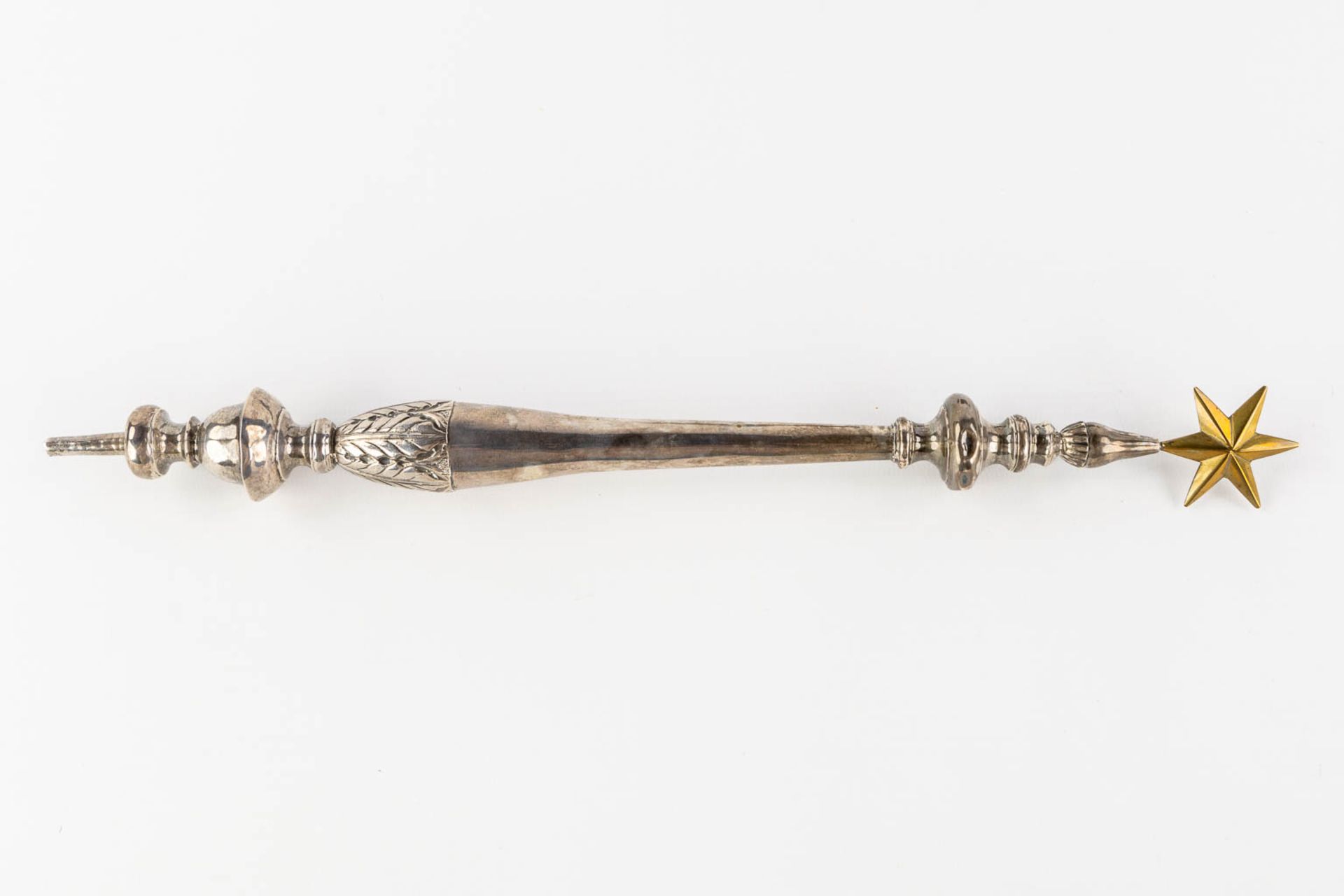 4 silver crowns and a sceptre, added a fabric crown. 211g. (L:33,5 cm) - Image 7 of 8