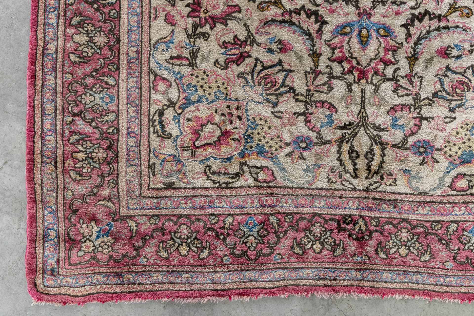 An Oriental hand-made carpet, Kashan, silk. (L:210 x W:135 cm) - Bild 3 aus 9