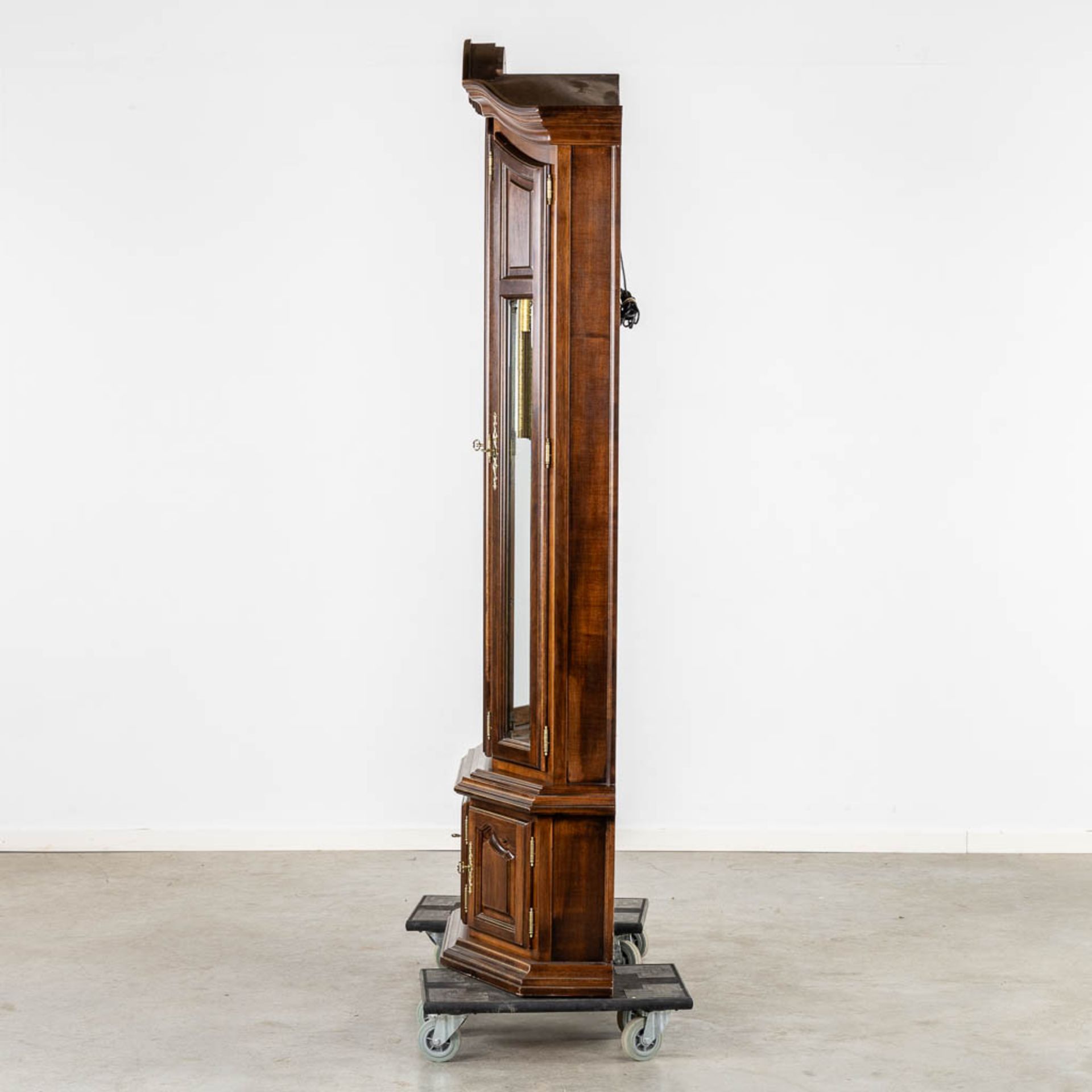 A decorative standing clock, with decorated weights. (L:40 x W:106 x H:214 cm) - Bild 6 aus 10