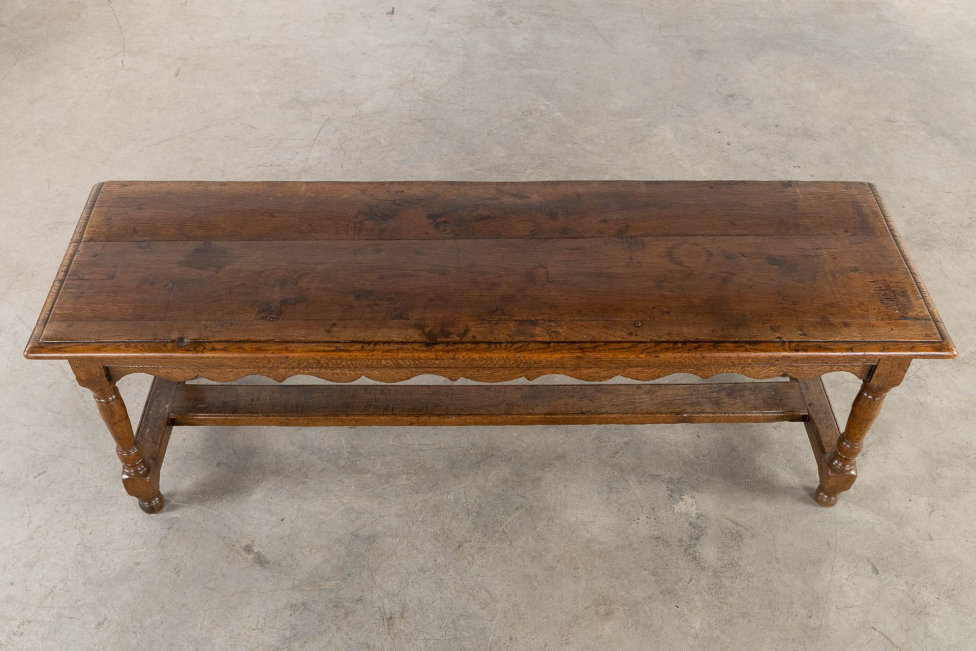 An antique side table, sculptured oak. 19th C. (L:46 x W:154 x H:53 cm) - Bild 9 aus 9