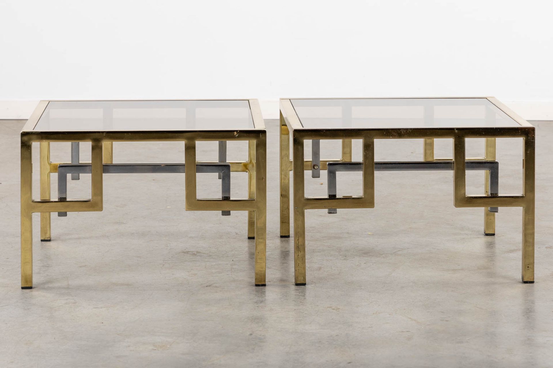 A pair of occasional side tables, gilt metal. (L:55 x W:55 x H:36 cm) - Bild 5 aus 8