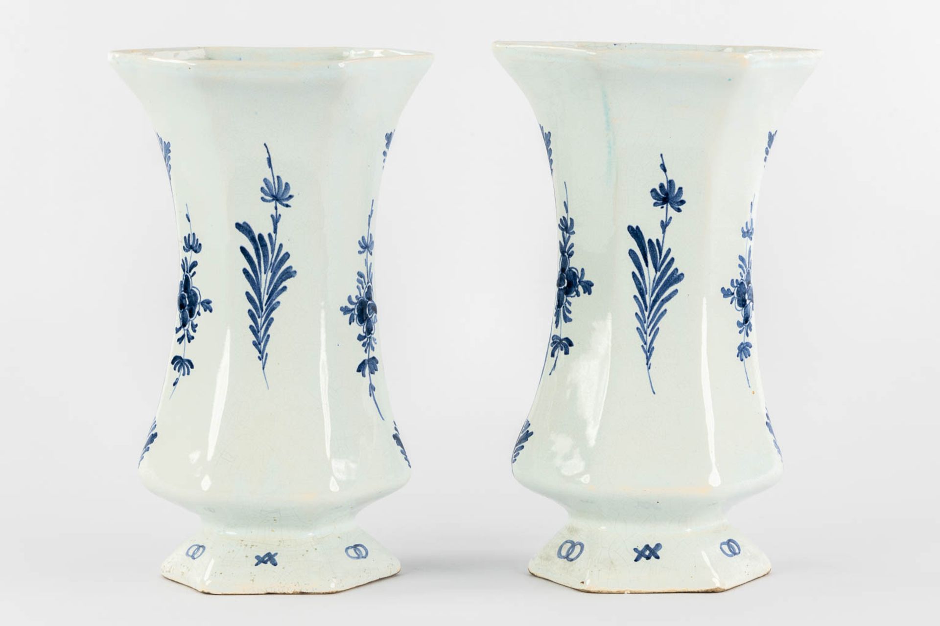 Oud Delft, Nijmegen. A 5-piece 'Kaststel', faience. (L:12 x W:18 x H:38 cm) - Image 15 of 18