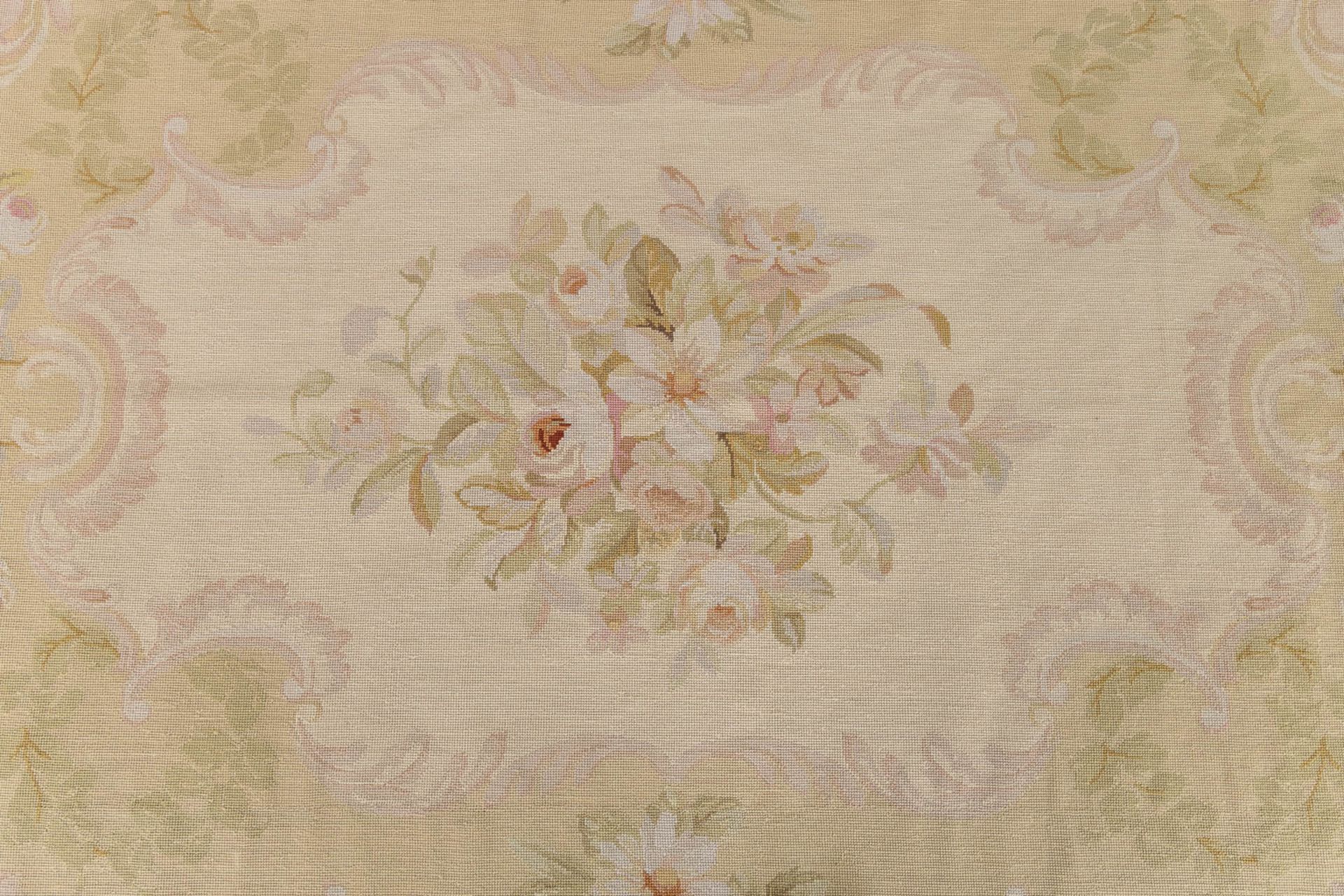 A pair of large Aubusson carpets. (L:304 x W:240 cm) - Bild 18 aus 21