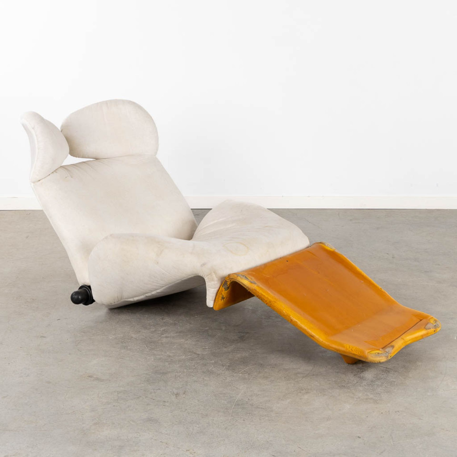 Toshiyuki KITA (1942) 'Wink' for Cassina. (L:110 x W:80 x H:93 cm) - Image 7 of 12