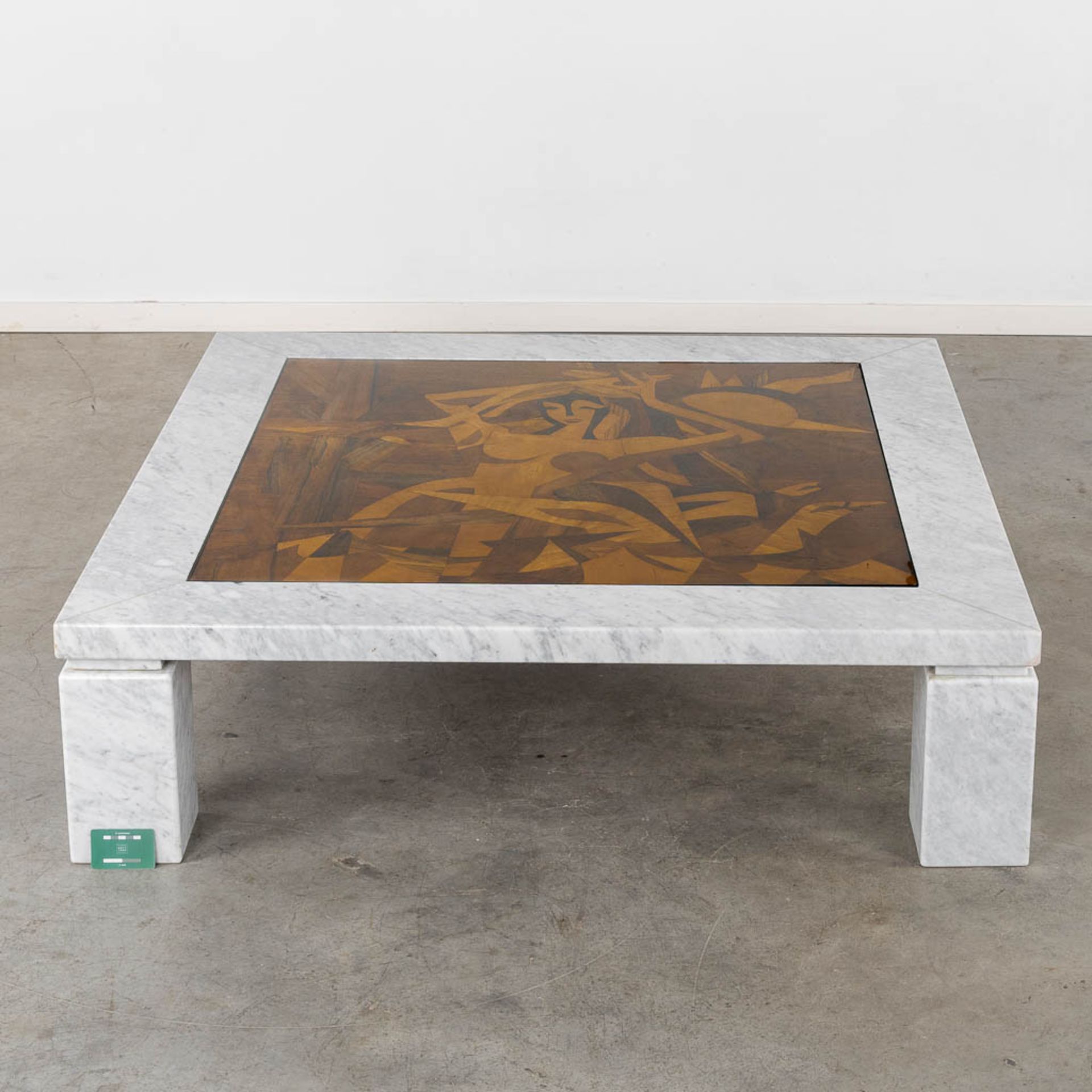 An Arabescato marble coffee table, finished with a marquetry inlay decor. Circa 1980. (L:130 x W:130 - Bild 2 aus 4