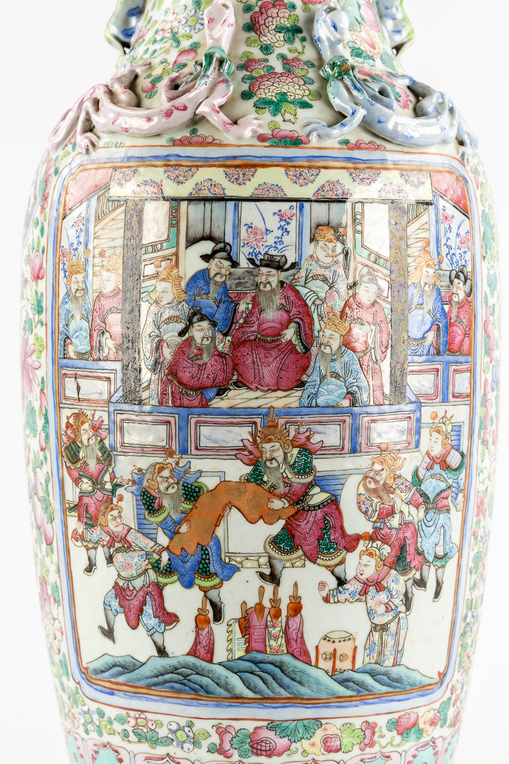 A Chinese Famille Rose vase decorated with figurines. (H:63,5 x D:23 cm) - Image 12 of 13
