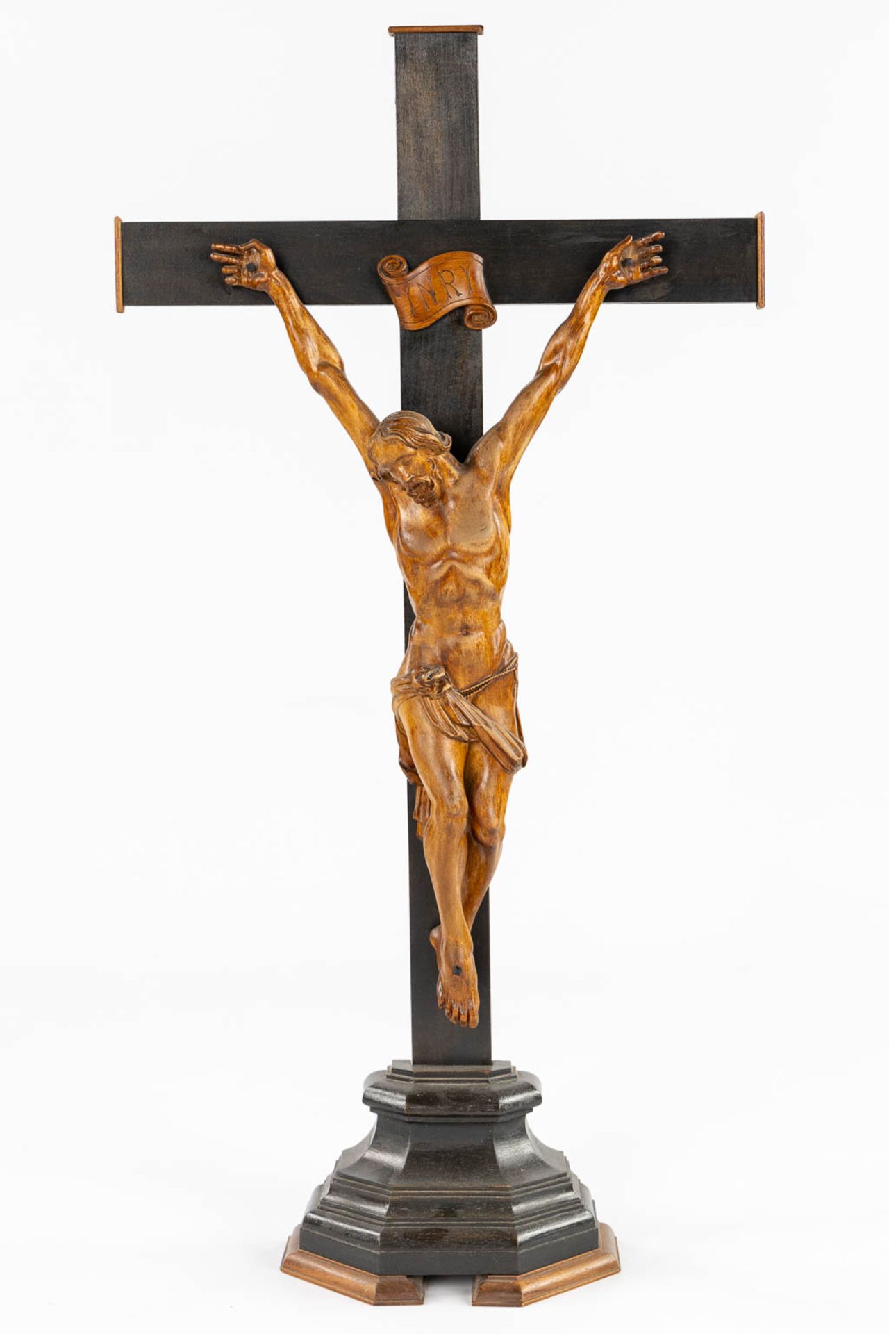 Three large crucifixes, sculptured wood and plaster. (W:46 x H:115 cm) - Bild 6 aus 9