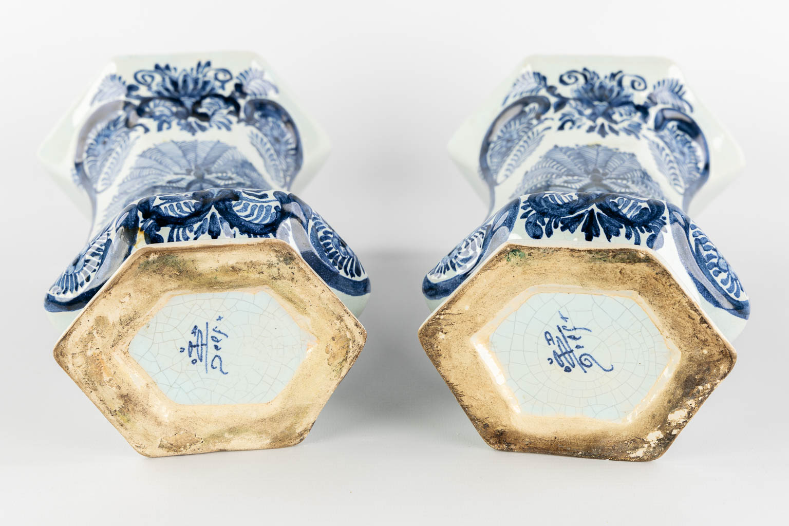 Oud Delft, Nijmegen. A 5-piece 'Kaststel', faience. (L:12 x W:18 x H:38 cm) - Image 17 of 18