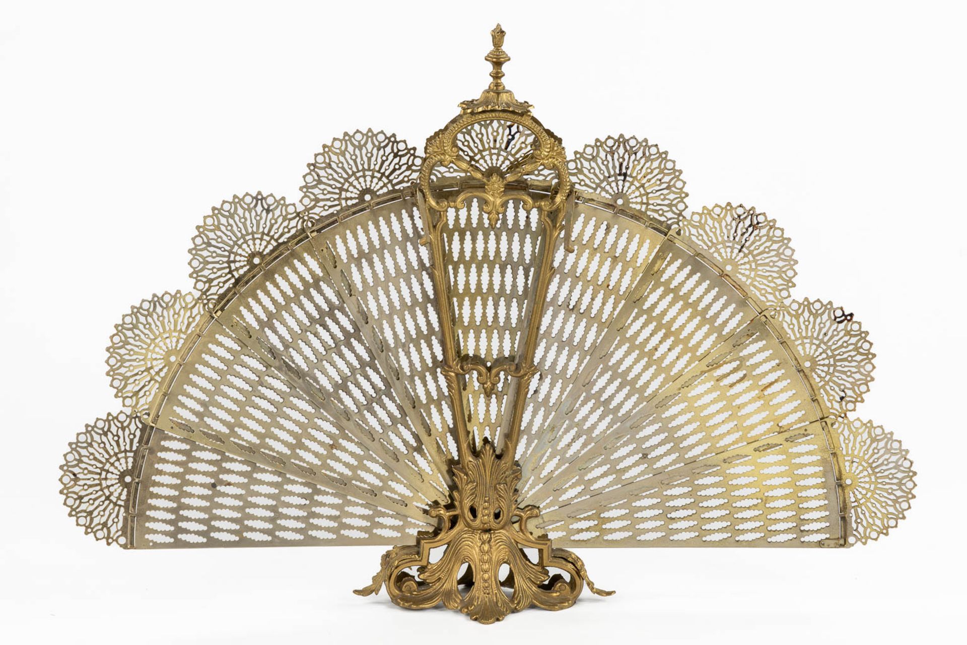 A 'Peacock' Fireplace screen, brass. (L:15 x W:88 x H:60 cm) - Image 3 of 7