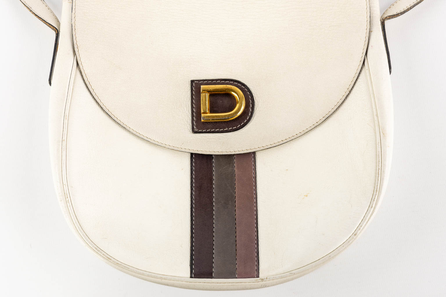 Delvaux, two handbags, a wallet and pen holder. (W:30 x H:25 cm) - Image 18 of 20