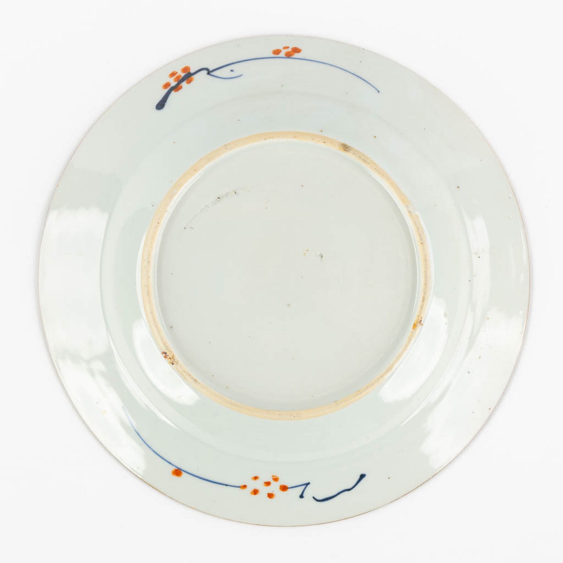 Six pieces of Japanese Imari porcelain, 19th/20th C. (D:23 cm) - Image 4 of 16