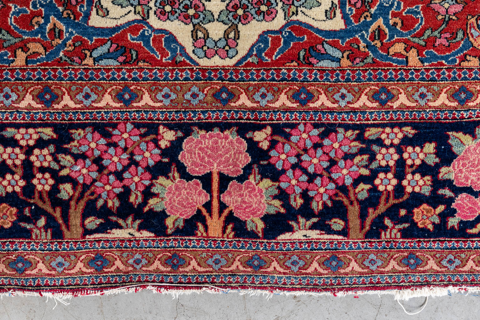 A Fine oriental hand-made and antique carpet, Isfahan. (L:204 x W:146 cm) - Image 6 of 8