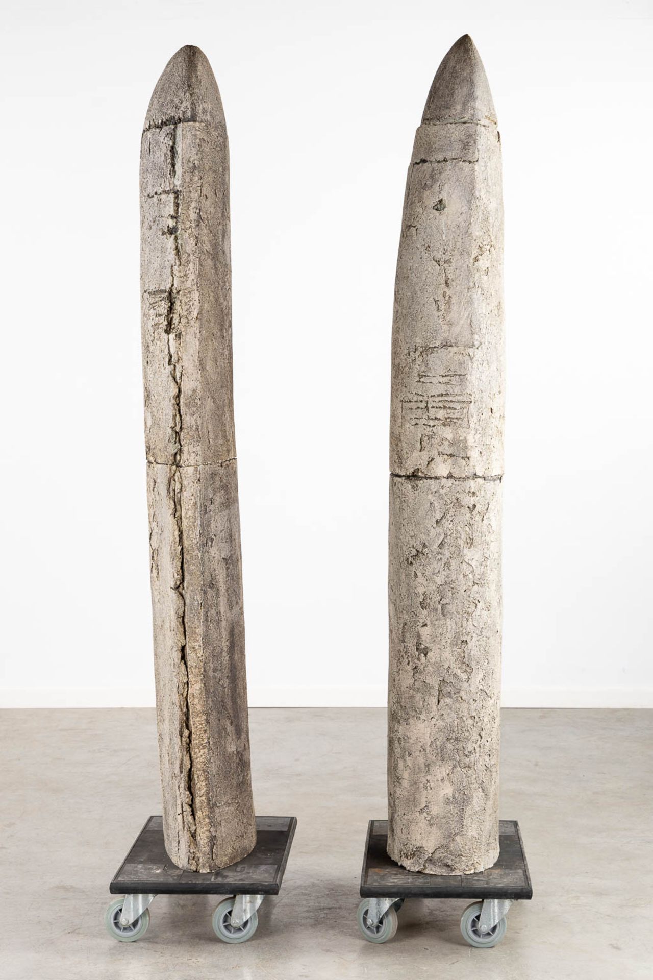 Pia MANU (XX) 'Brutalist Totem (2x)'. (L:25 x W:40 x H:179,5 cm) - Bild 11 aus 14