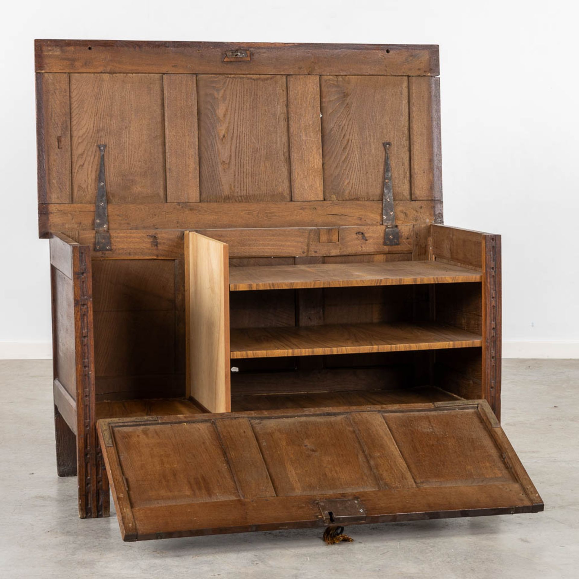 A chest with wood-sculptured panels. 19th C. (L:56 x W:120 x H:72 cm) - Image 4 of 11