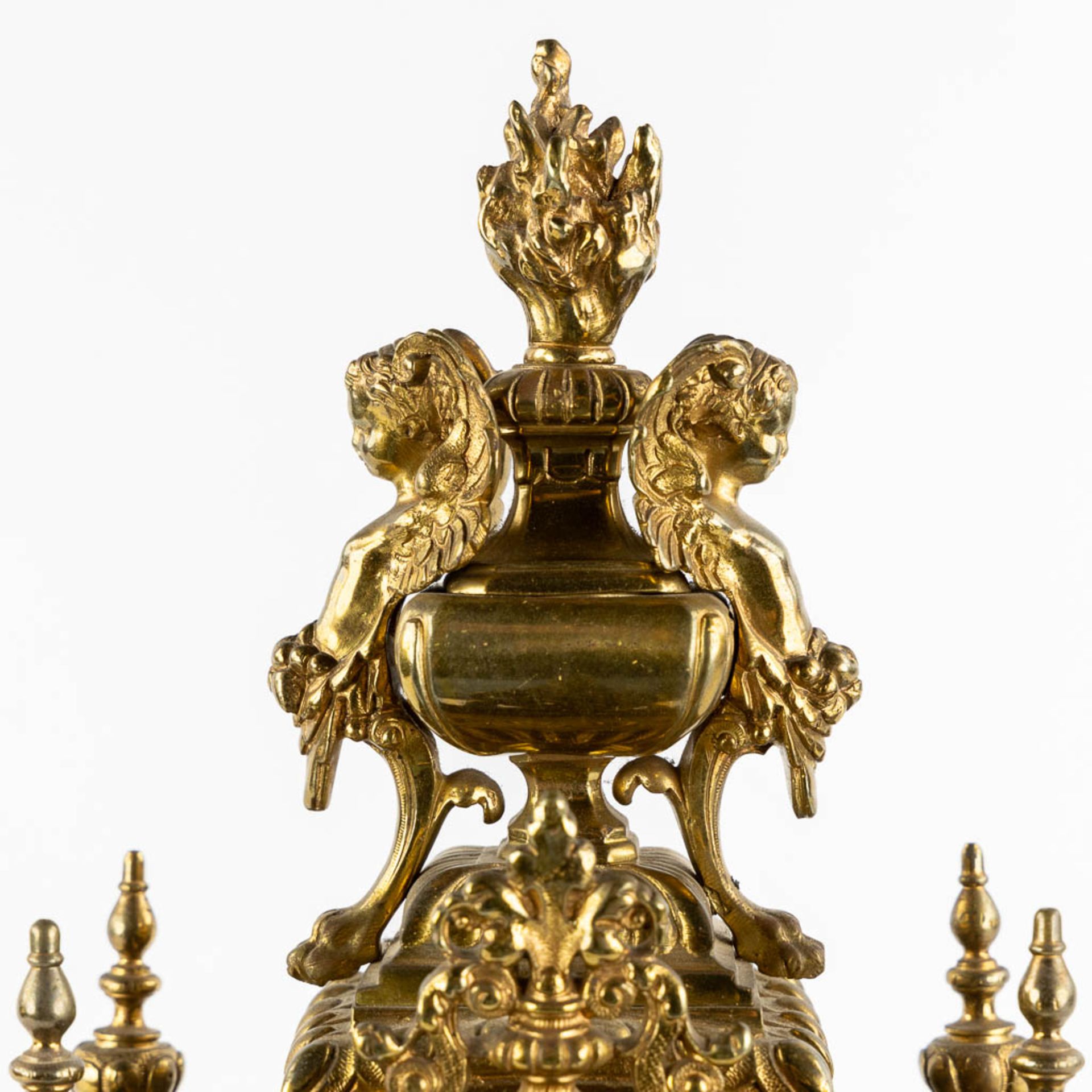 A mantle clock, bronze decorated with angels. Circa 1900. (L:21 x W:27 x H:54 cm) - Image 8 of 13