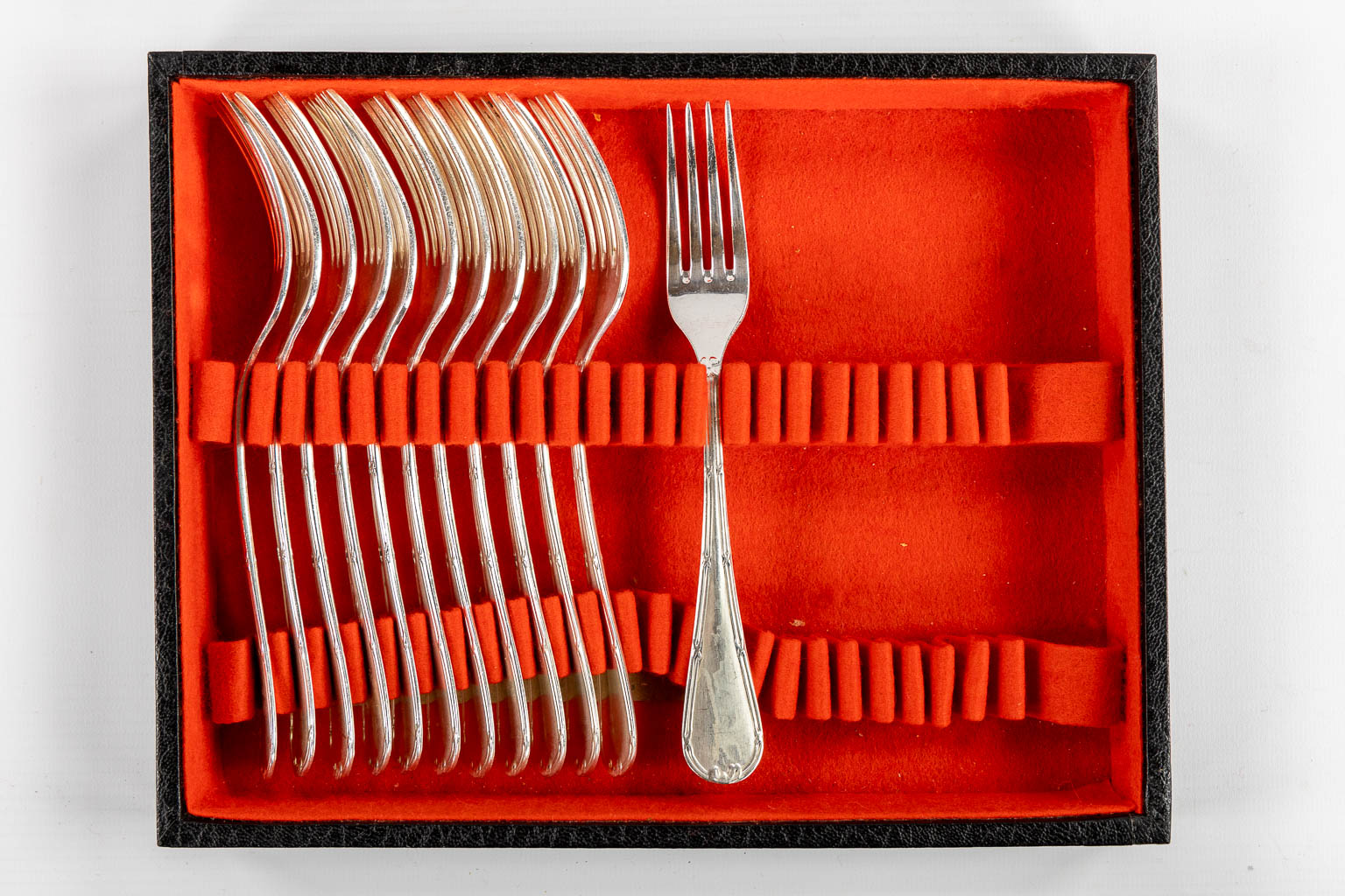 A large collection of silver-plated cutlery, added 12 Delheid silver ice spoons, 309g. - Image 12 of 16