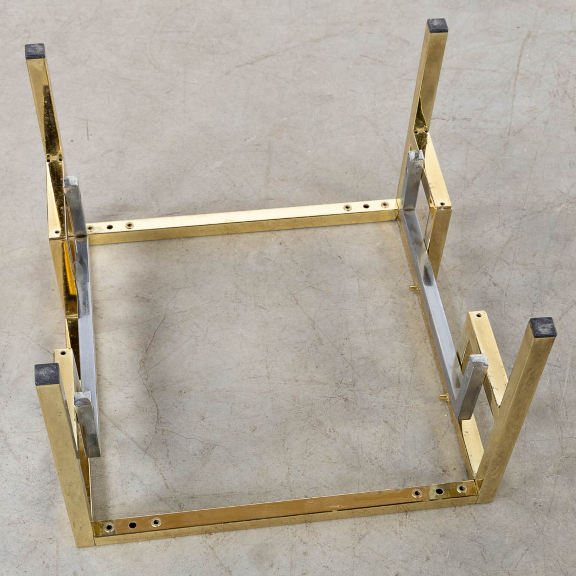 A pair of occasional side tables, gilt metal. (L:55 x W:55 x H:36 cm) - Bild 7 aus 8