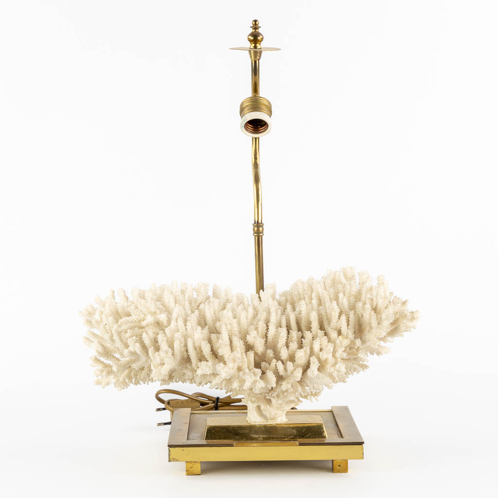 A decorative table lamp with a white coral. Circa 1980. (L:25 x W:39 x H:49 cm) - Image 3 of 10