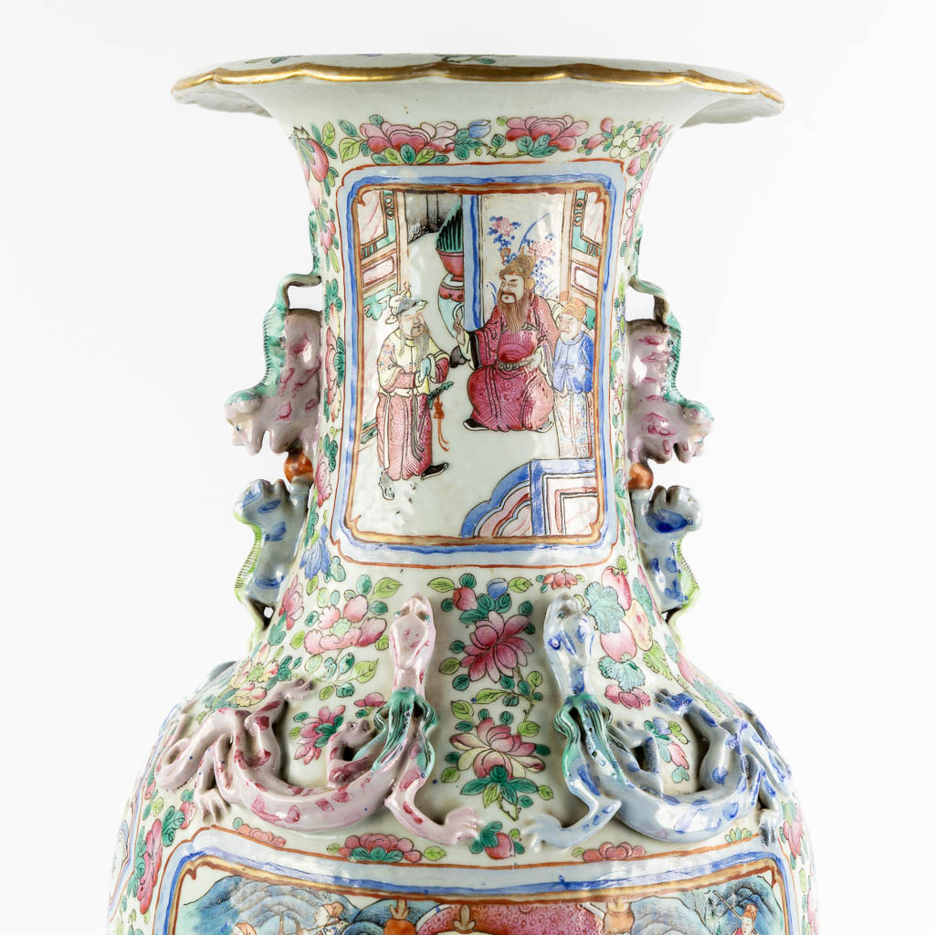 A Chinese Famille Rose vase decorated with figurines. (H:63,5 x D:23 cm) - Image 9 of 13
