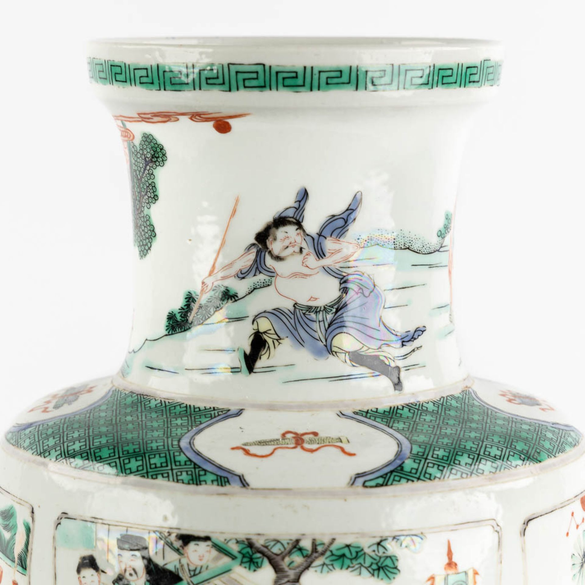 A Chinese Famille Verte vase, 'Roulleau' vase. Kangxi mark. (H:46 x D:20 cm) - Image 9 of 13