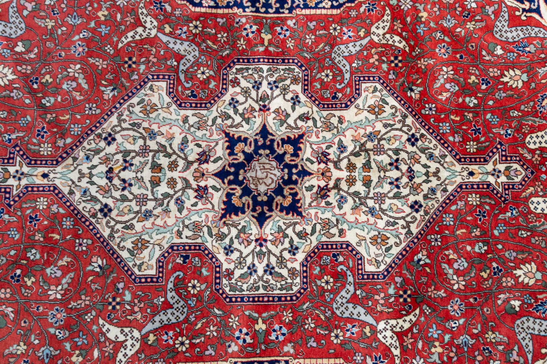 An Oriental hand-made carpet with Arabic Poems, Kashan. (L:382 x W:277 cm) - Bild 4 aus 8