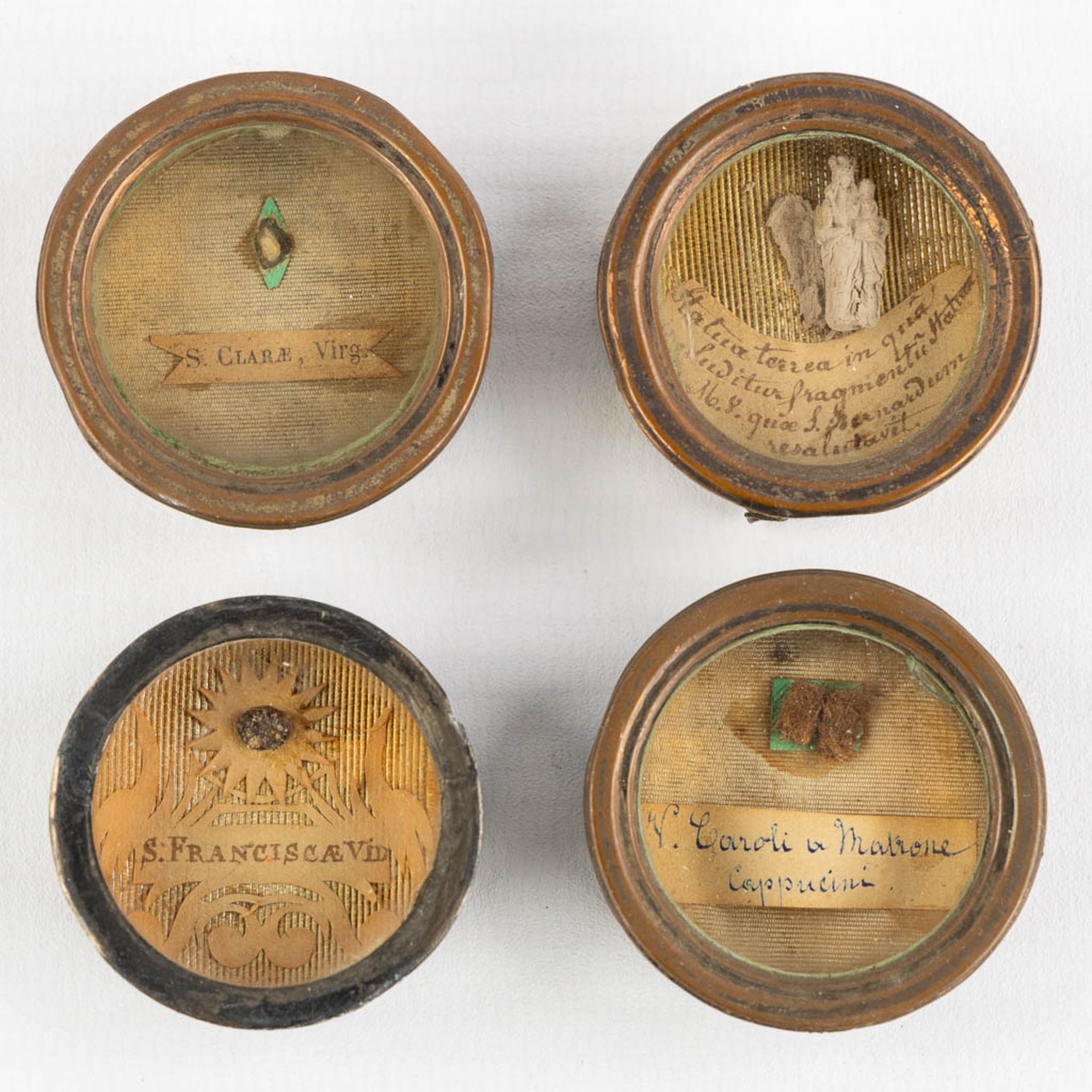 9 sealed theca with relics: Saint Anthony, B.M.V. Saint Clara, Saint Francisca and others.  - Bild 5 aus 7