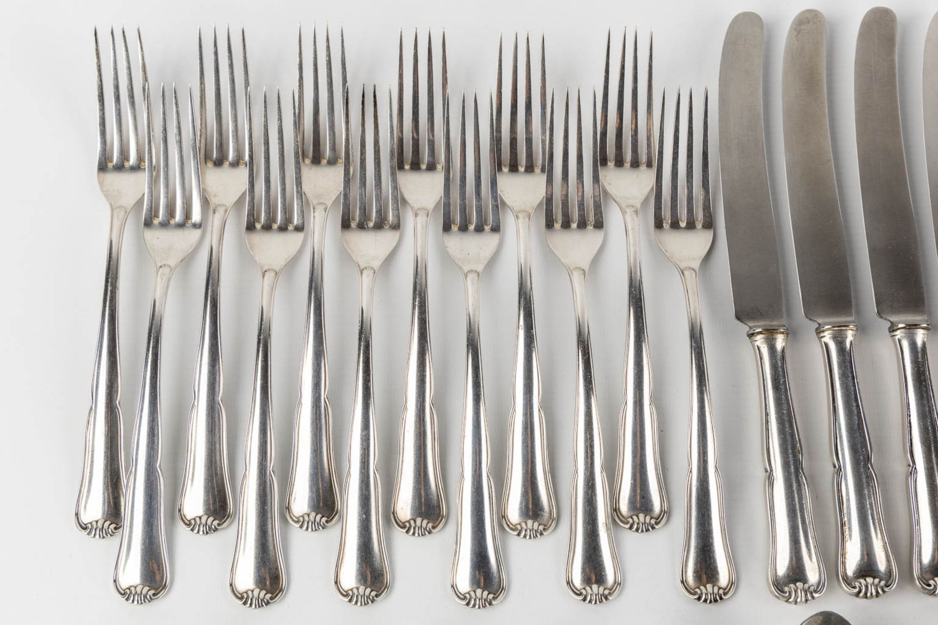 A large 82-piece silver cutlery, Germany. 800/1000. 2,673kg. (L:25,5 cm) - Image 5 of 14