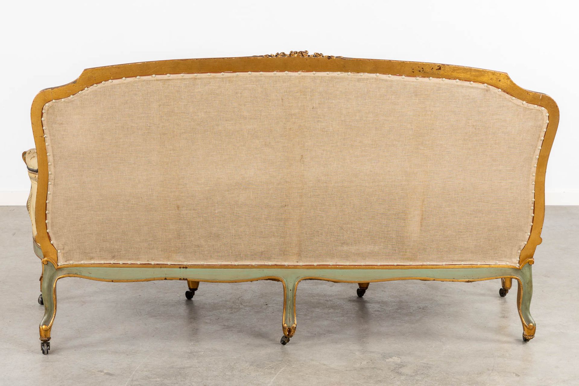 A Louis XV style sofa, upholstered with flower embroideries. (L:80 x W:175 x H:96 cm) - Bild 5 aus 11