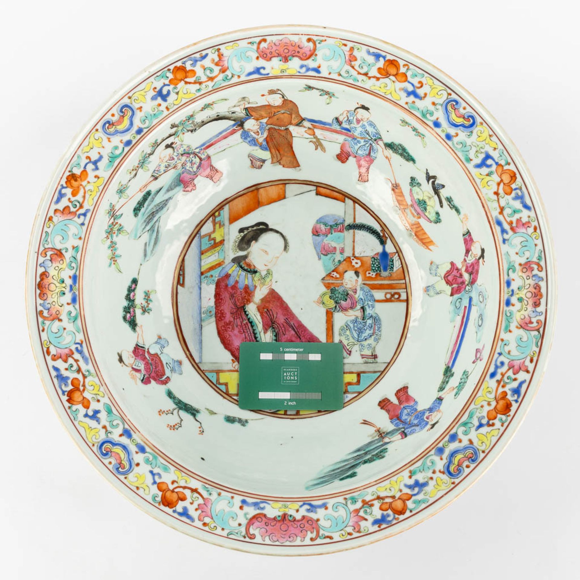 A large Chinese Famille Rose bowl, 'The Harvest'. 19th C. (H:11,5 x D:38 cm) - Image 2 of 9