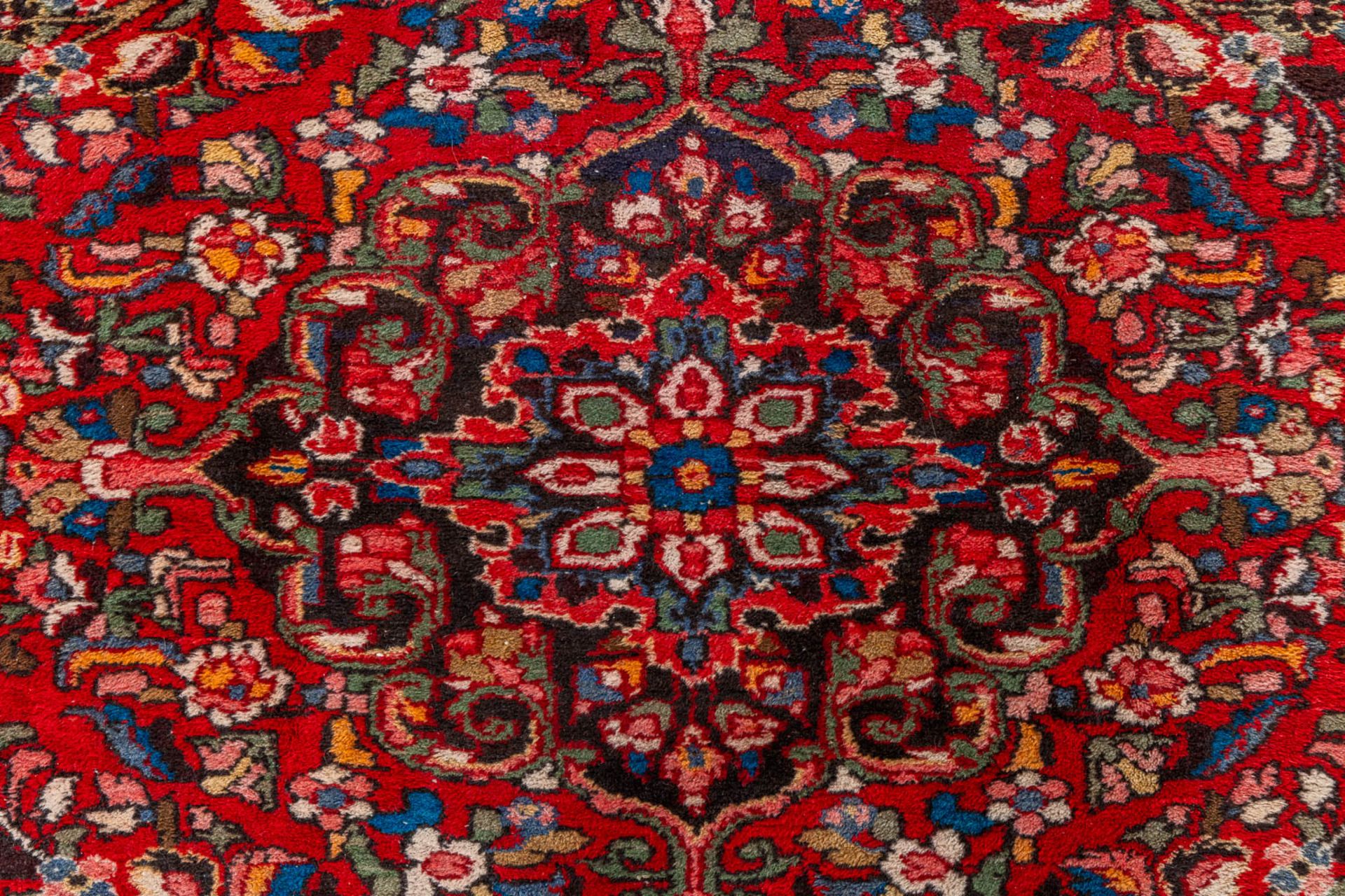 An Oriental hand-made carpet, Kashan. (L:217 x W:158 cm) - Bild 3 aus 8