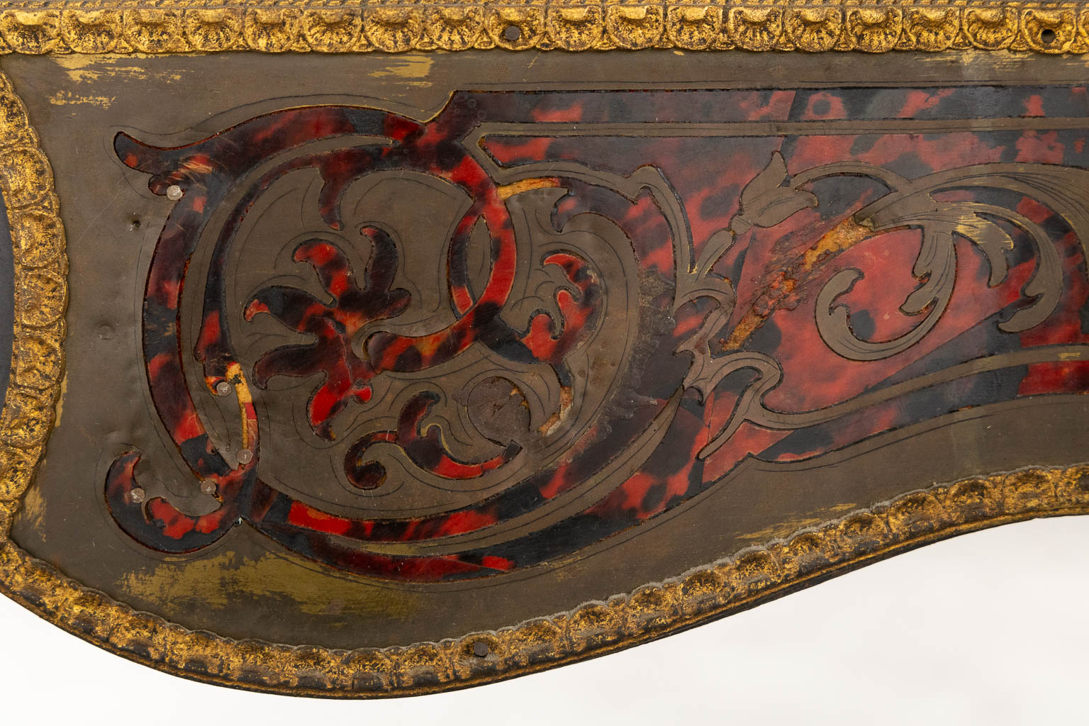 A Boulle 'Table Violon', tortoiseshell and copper inlay, Napoleon 3. (L:76 x W:130 x H:77 cm) - Image 17 of 19
