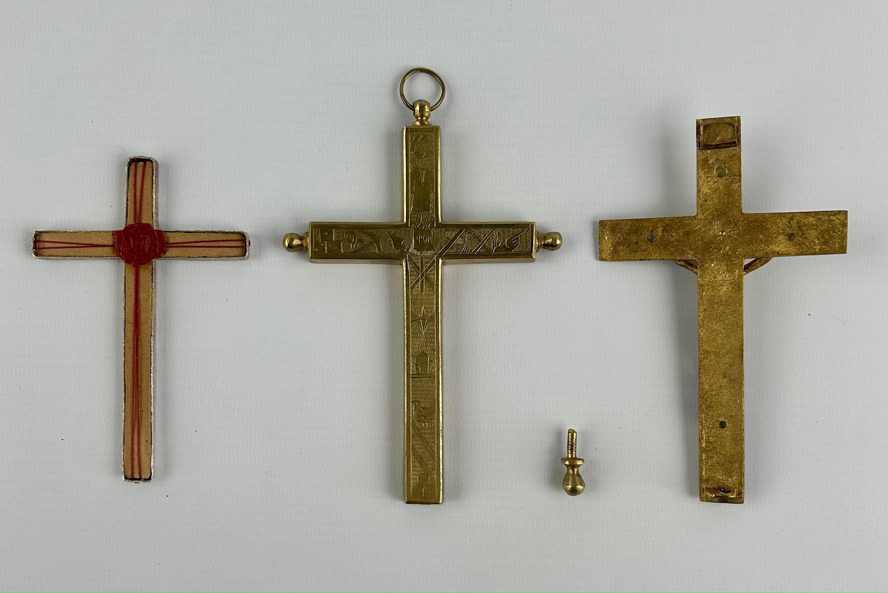 A reliquary crucifix with 5 relics and the original document, Domini Nostri Jesu Christi. (W:9 x H:1 - Image 3 of 12