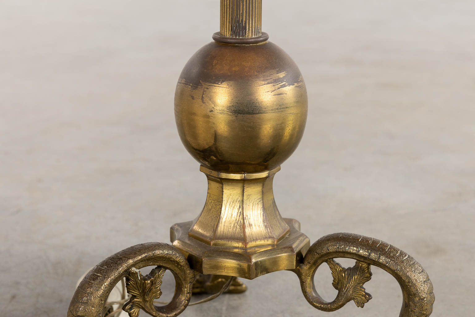 A marble and bronze coffee table, added a floorlamp. Circa 1960. (L:52 x W:101 x H:41 cm) - Image 8 of 19