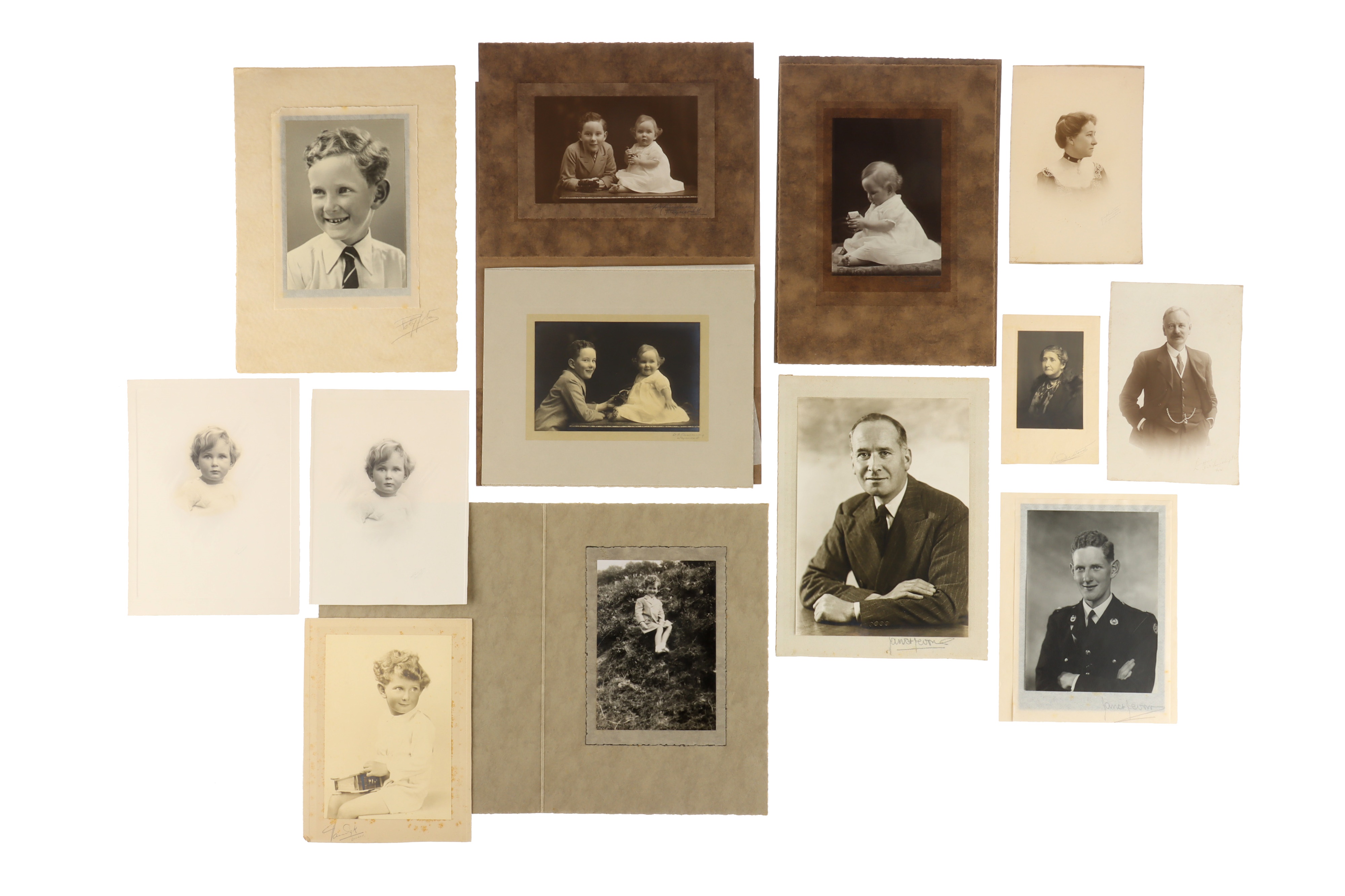 Mixed Collection including Dorothy Wilding and Vandyk - Image 6 of 10