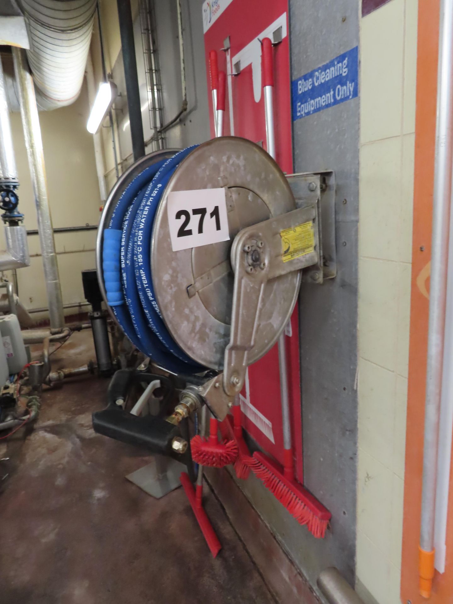 WALL MOUNTED HOSE REEL.