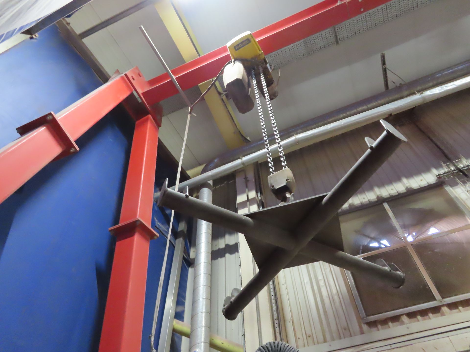 A-FRAME HOLDING 2 BAG HOISTS AND DUST EXTRACTORS. - Image 3 of 5