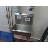 SINGLE FULLY AUTOMATIC KNEE OPERATED SINK.