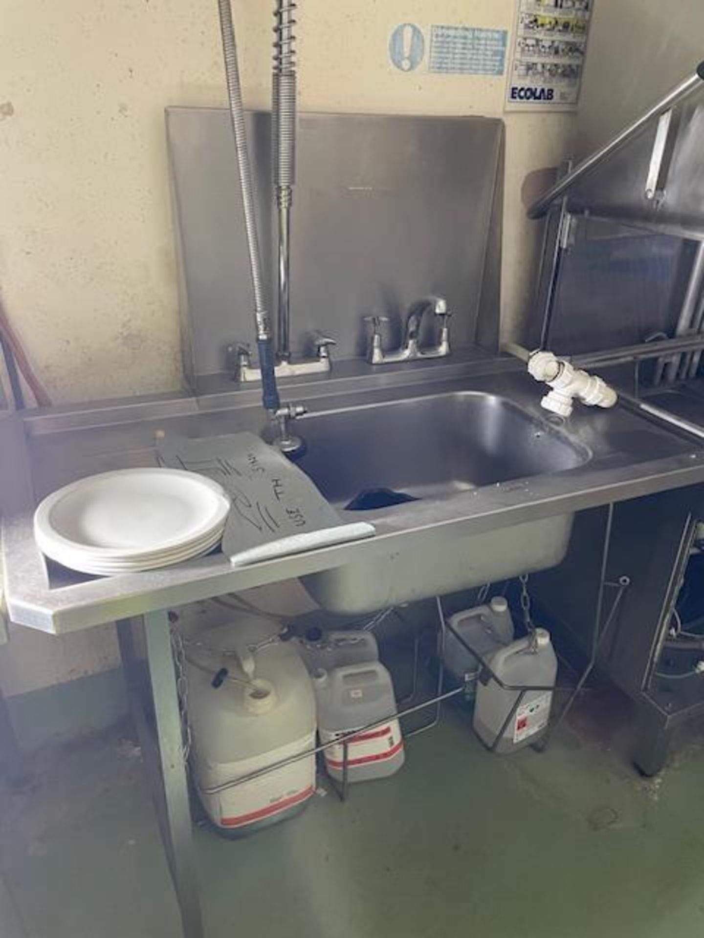 S/S SINK WITH DRAINER.