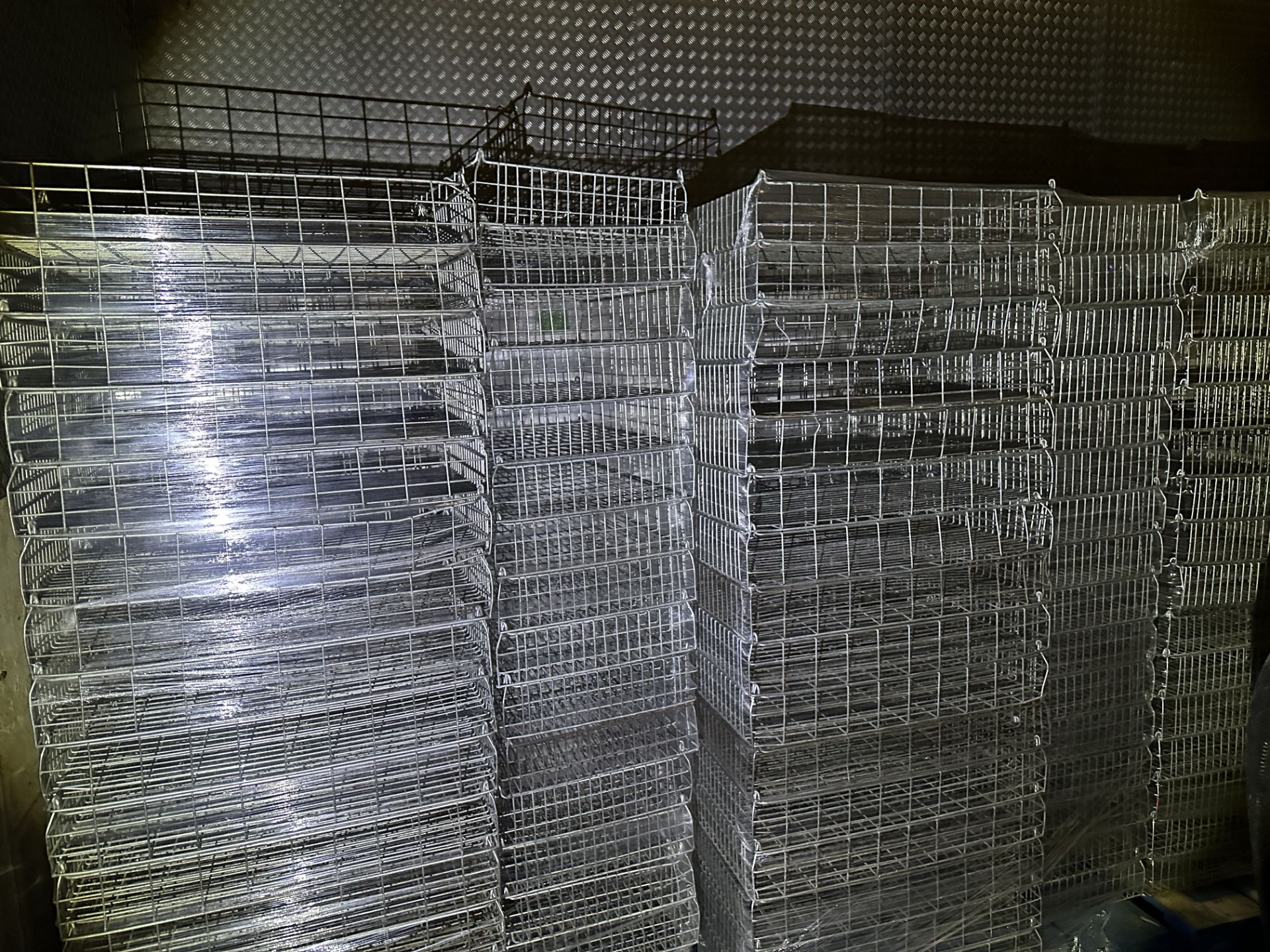 4 X PALLETS CONTAINING A TOTAL OF 180 WIRE TRAYS.