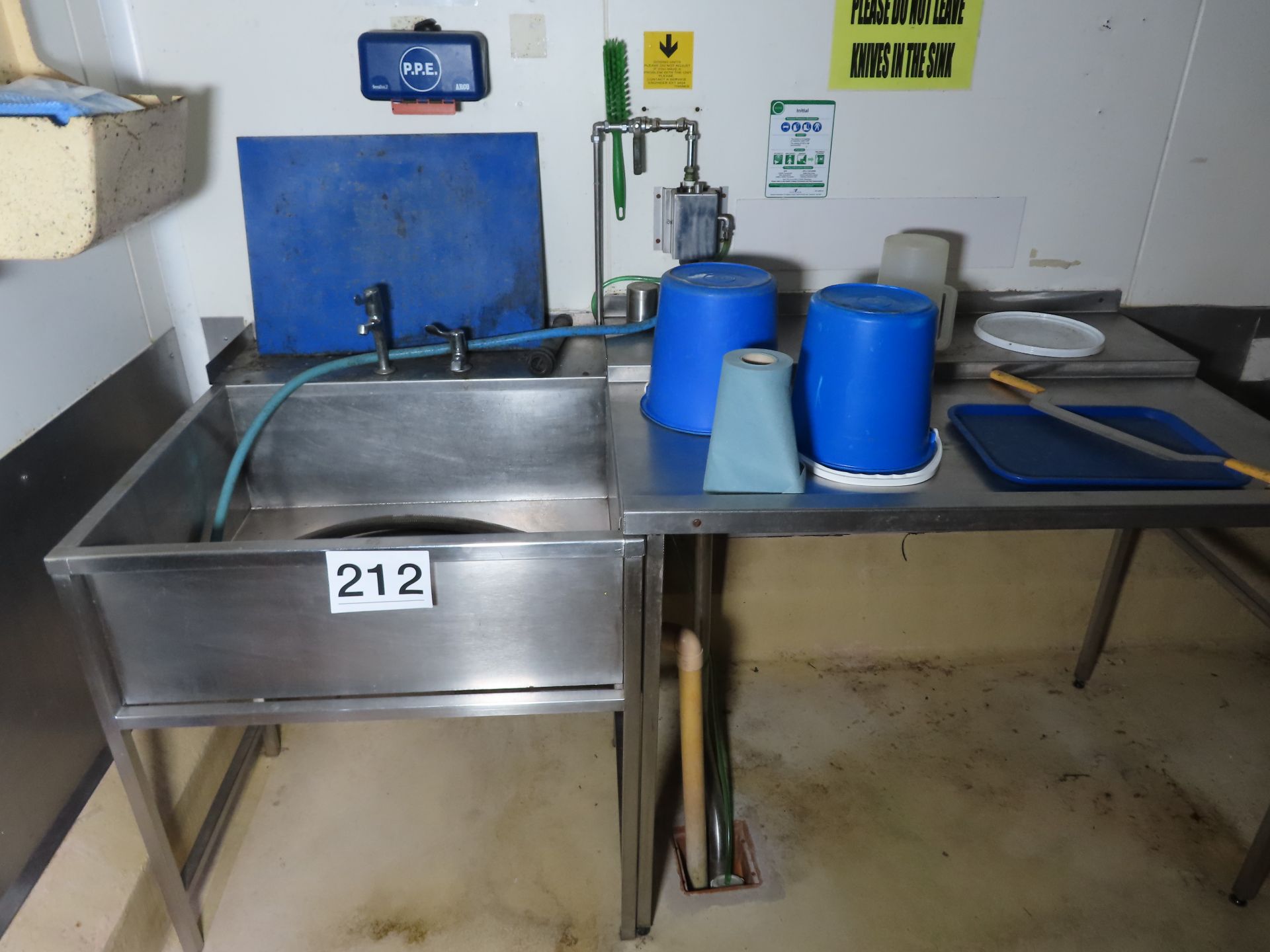 S/S SINK WITH DRAINER AND SIDE TABLE.